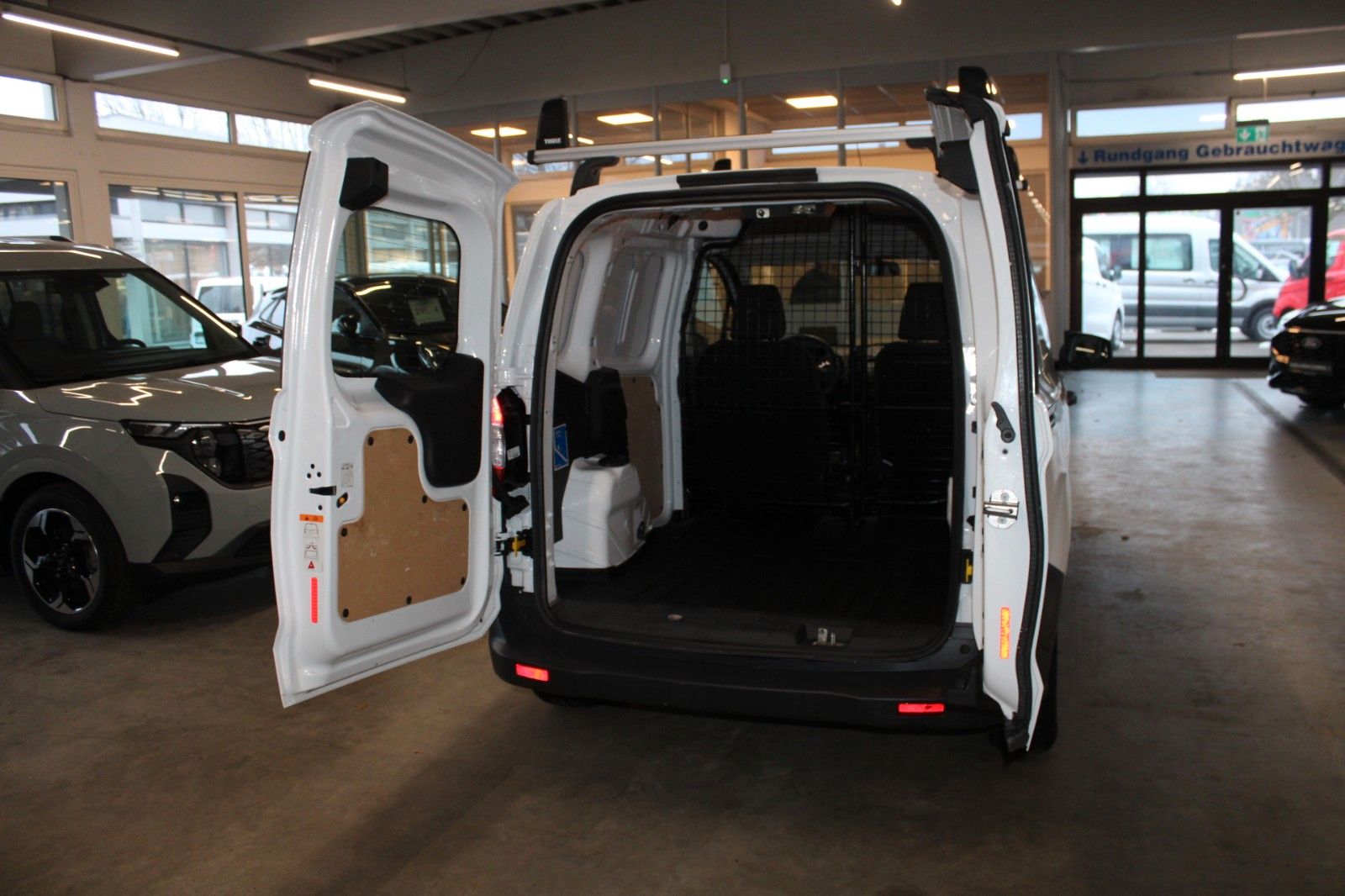 Fahrzeugabbildung Ford Transit Courier Kasten Dachträger