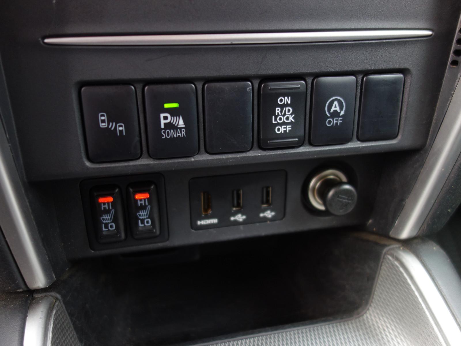 Mitsubishi L200 Intro Edition Doka 4WD Autom KLIMA AHK NAVI