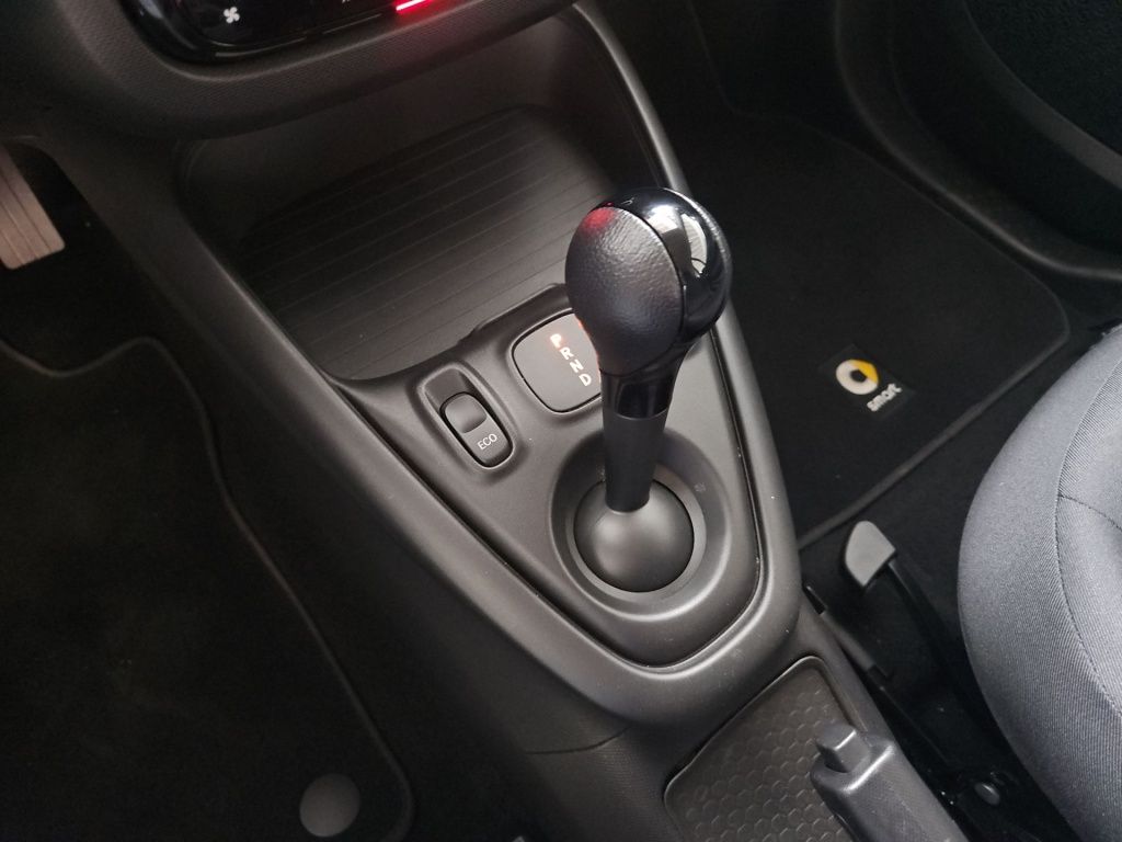 Fahrzeugabbildung Smart EQ ForTwo ''PURE'' LED SHZ Tempomat KlimaA DAB