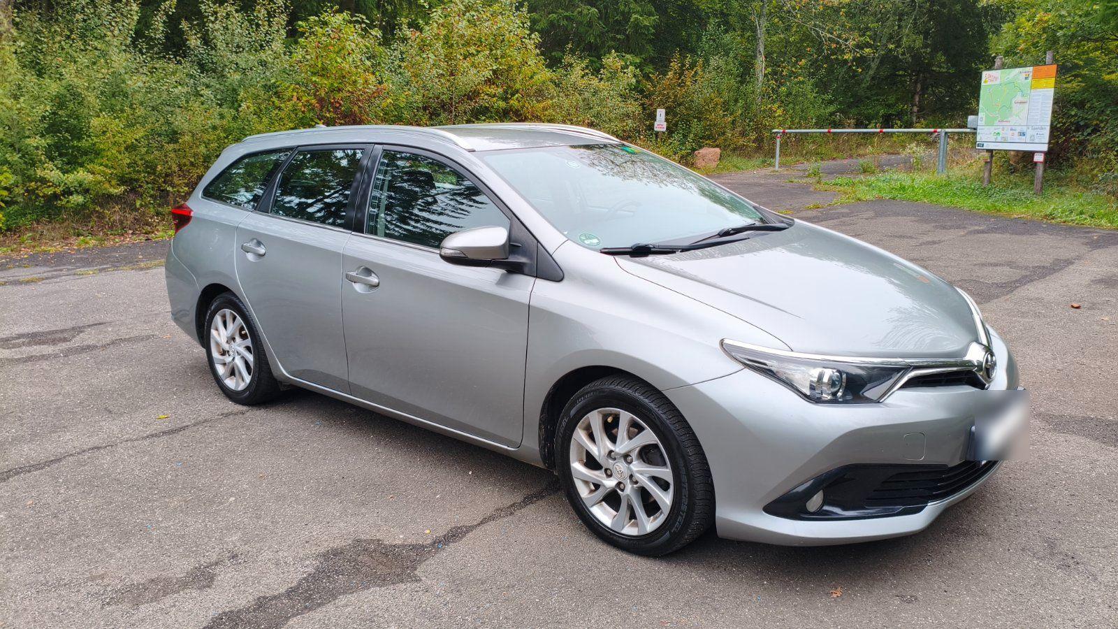 Toyota Auris 2015 — двигун 111 HP (82kW)