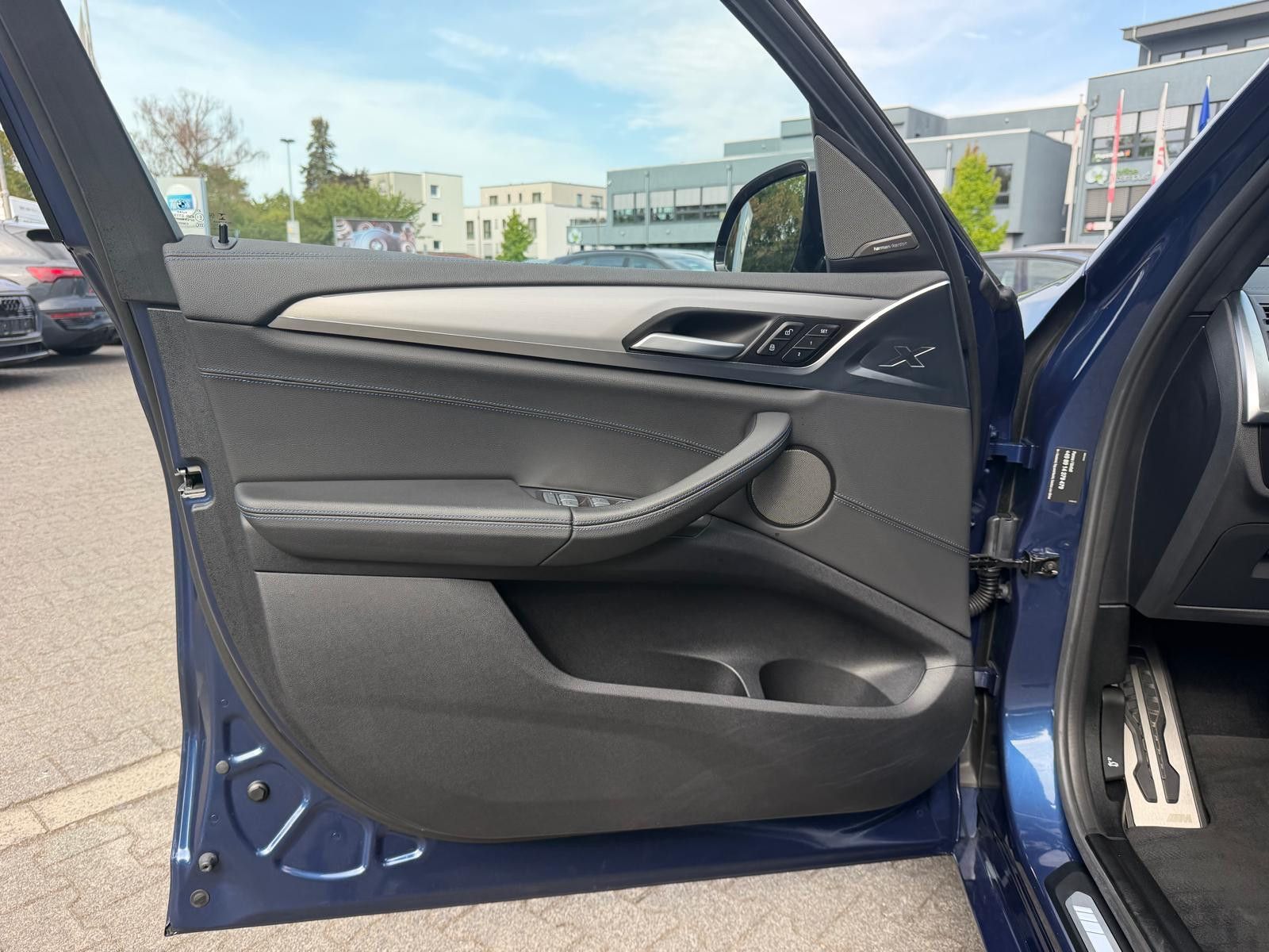 Fahrzeugabbildung BMW iX3  Inspir M Sport SHADOW+PANO+MEMO+360+ACC+AHK