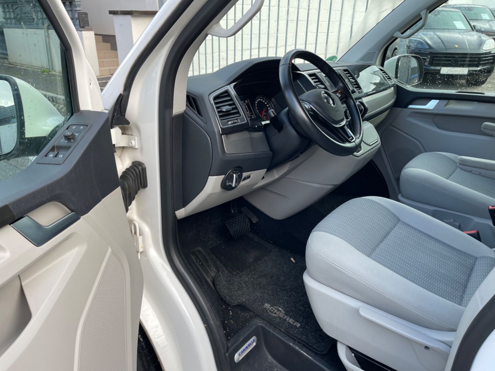 Fahrzeugabbildung Volkswagen T6 Caravelle Comfortline lang 9Sitze Automatik