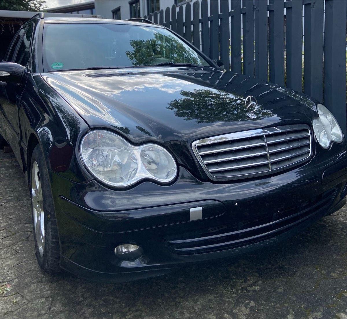 Mercedes-Benz C220 2006 — rear view