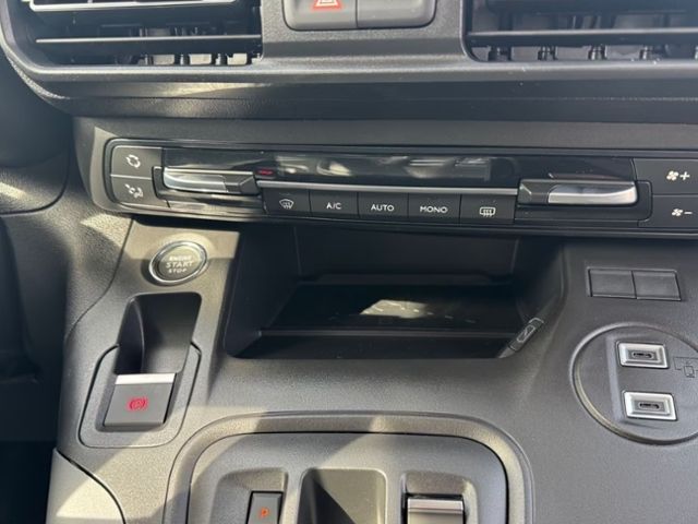 Fahrzeugabbildung Opel Combo Life XL Rollstuhlrampe behindertengerecht