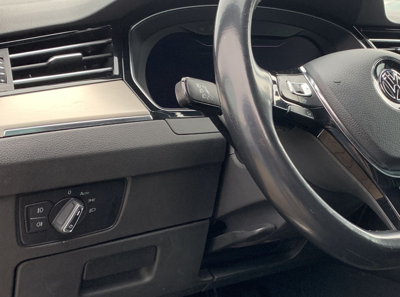 Fahrzeugabbildung Volkswagen Passat Variant 2.0 TDI*Highline*LED-Matrix*Pano*