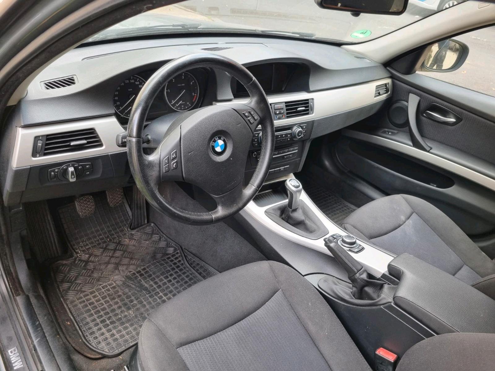 BMW 318 2009 — photo 5