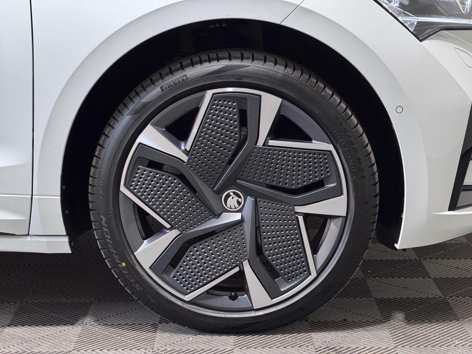 Skoda Enyaq Coupé RS | MATRIX NAVI PANO AHK HUD DCC