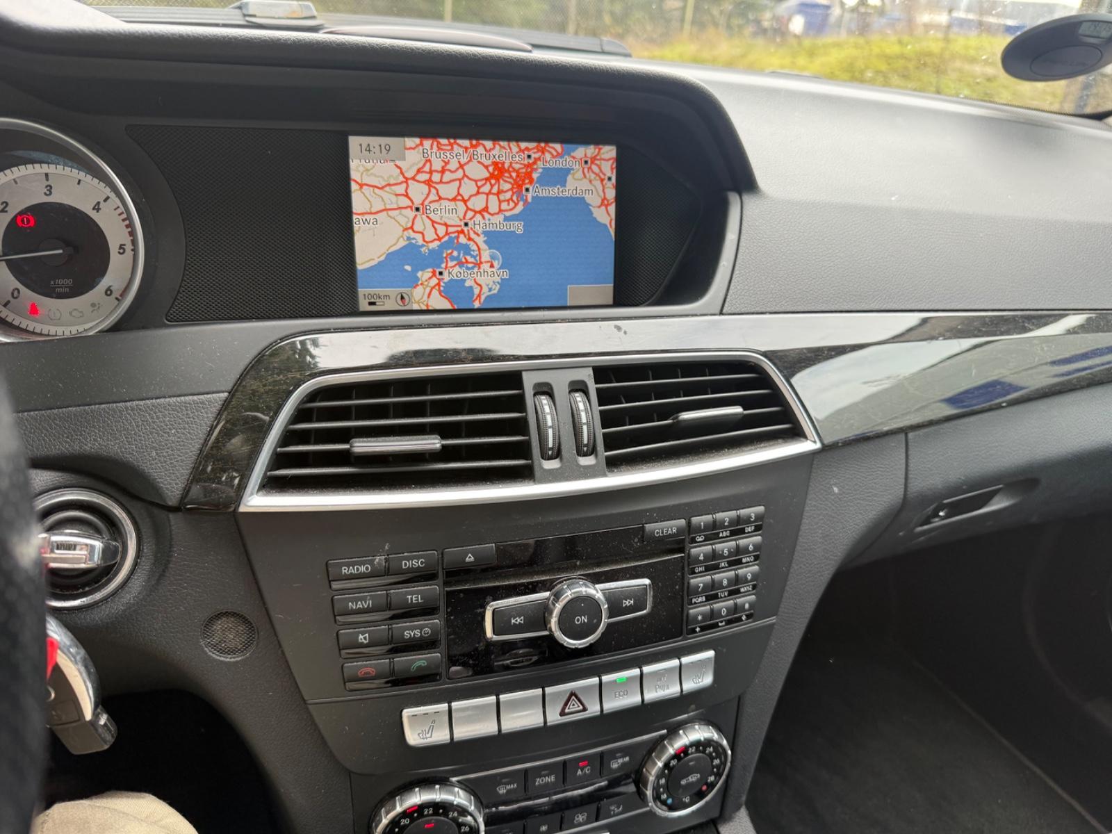 Mercedes-Benz C220 2013 — photo 26