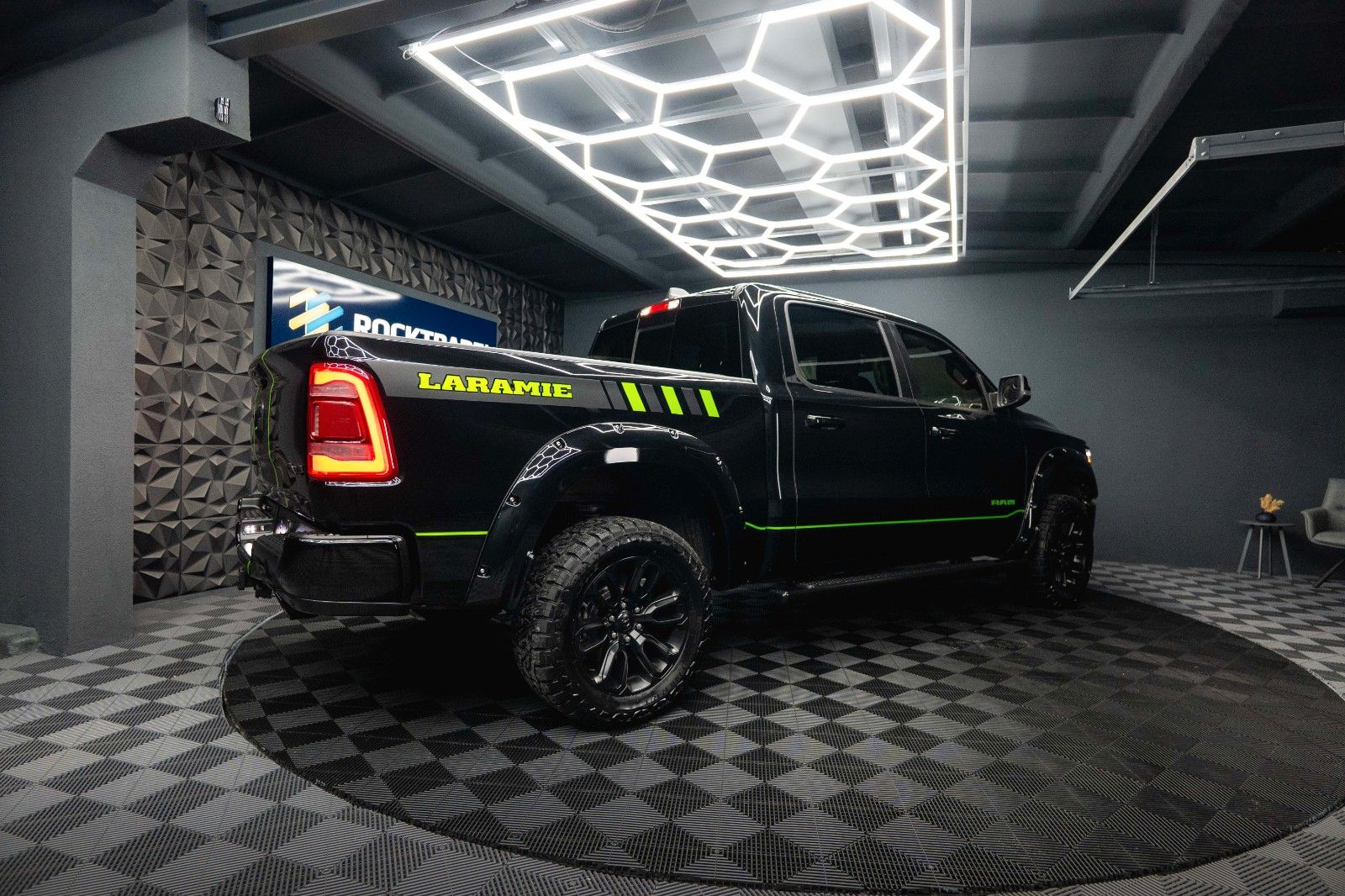 Fahrzeugabbildung Dodge RAM 5.7 V8 HEMI 4x4 LARAMIE Offroad Night LED