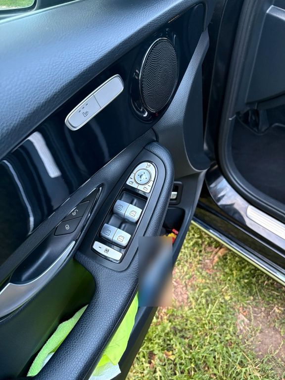 Image of Mercedes-Benz E 220