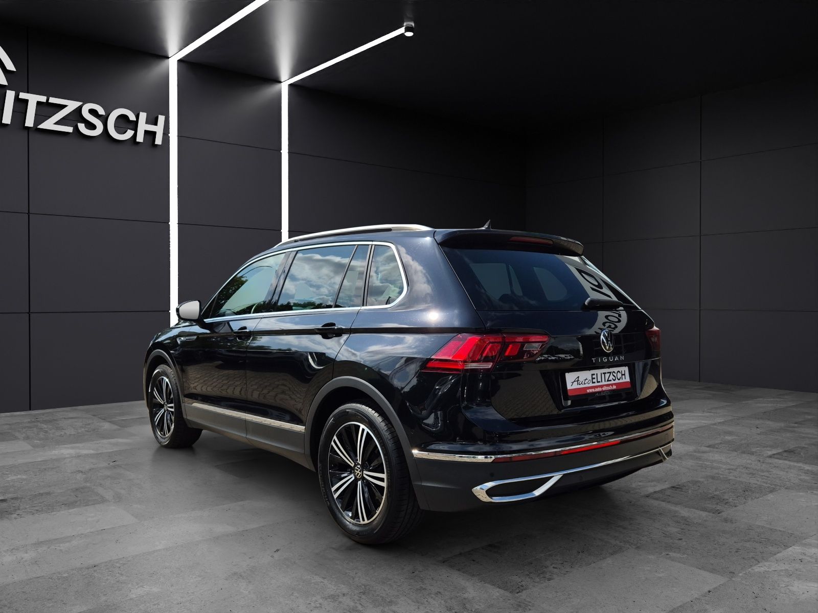 Fahrzeugabbildung Volkswagen Tiguan Elegance TSI DSG MATRIX NAVI RFK