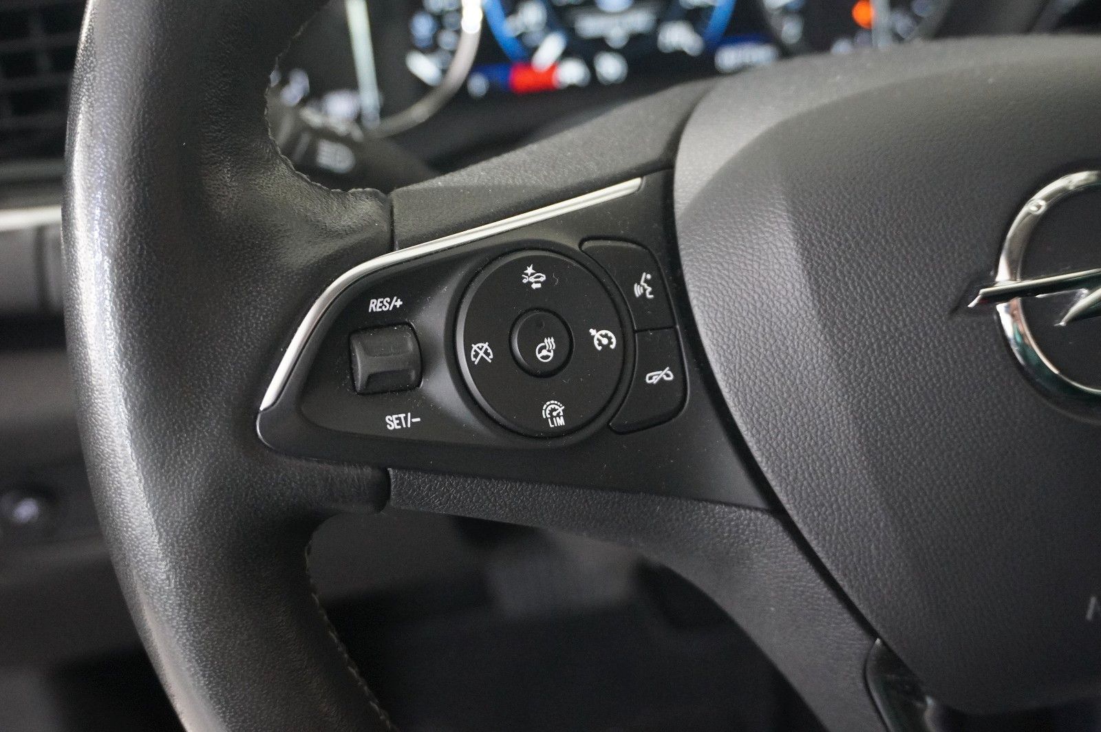 Fahrzeugabbildung Opel Insignia B GS 2.0D BSUINESS NAVI/LED/KAMERA/AHK