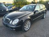 Mercedes-Benz E 280 T AVANTGARDE""Tüv und Au neu""Leder"" - Mercedes-Benz E 280 mit Benzin-Antrieb: Schiebedach, Kombi