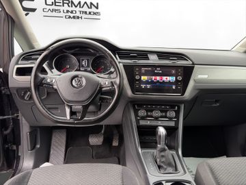 Volkswagen Touran - 12