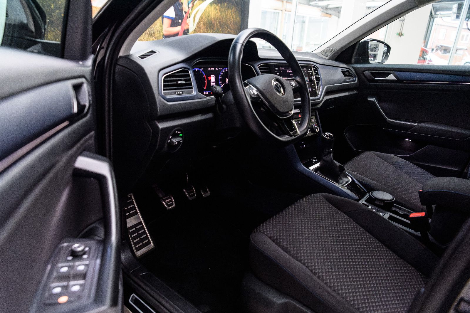 Fahrzeugabbildung Volkswagen T-Roc 1,5 United+LM+SH+PDC+Drive Mode+Digi Cockp