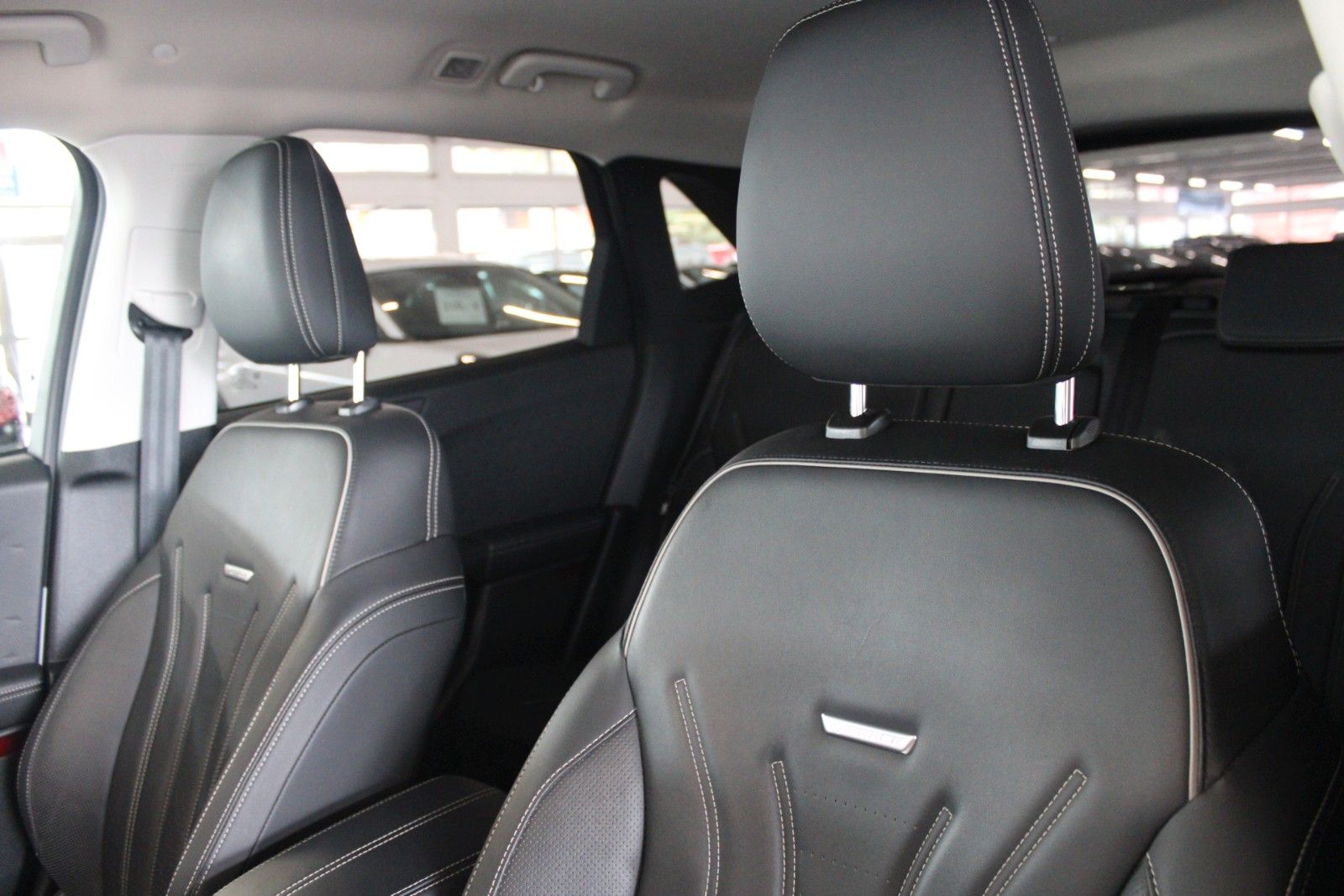 Fahrzeugabbildung Ford Kuga Vignale Aut. AWD LED AHK HUD 2xCAM B&O uvm.