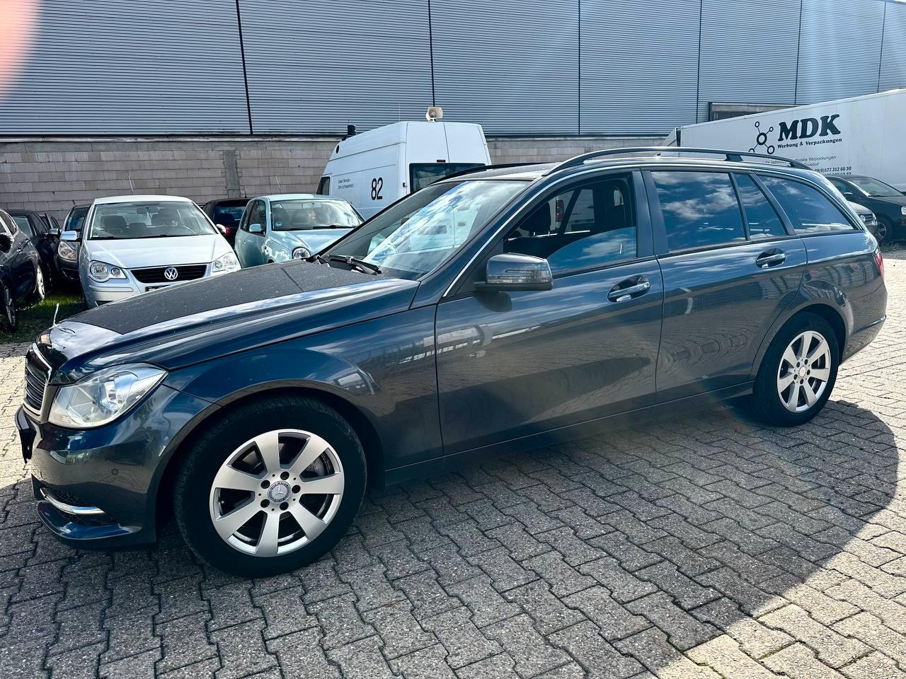 Mercedes-Benz C180 2013 — салон