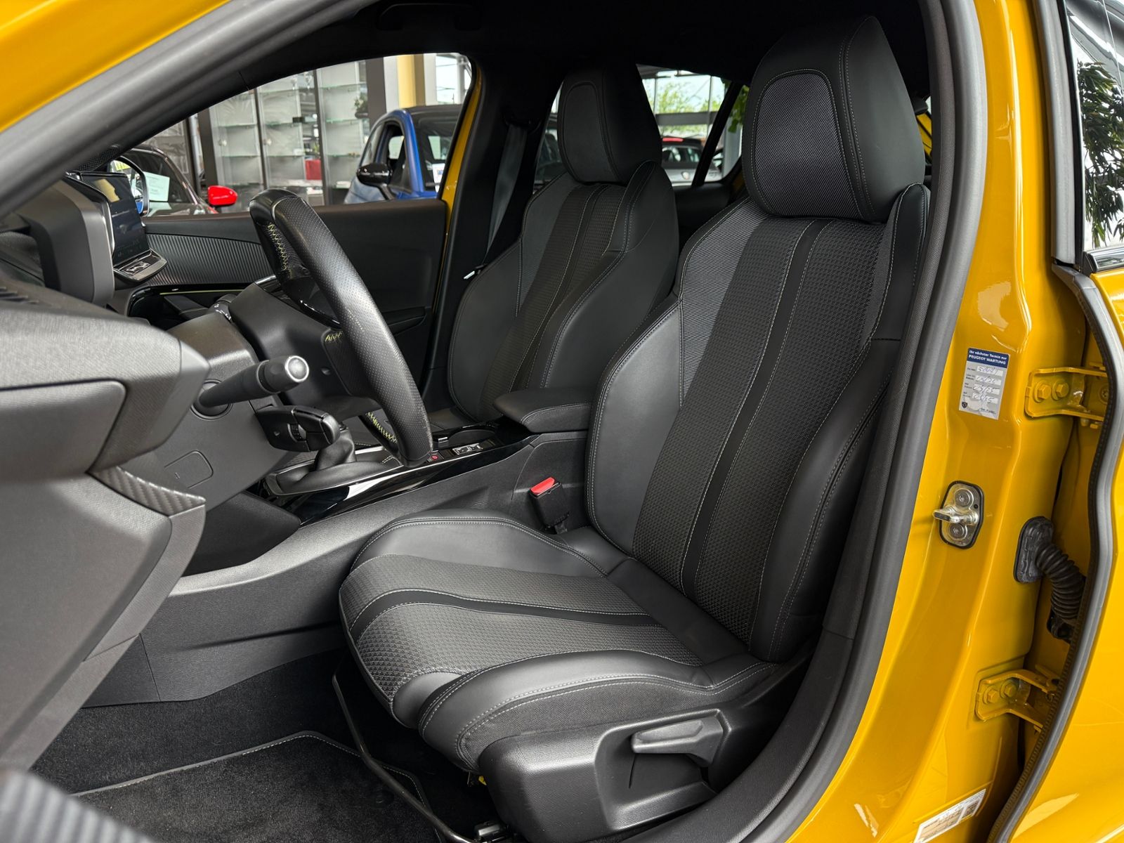 Fahrzeugabbildung Peugeot 208 Allure GT-Line RFK LED NAVI