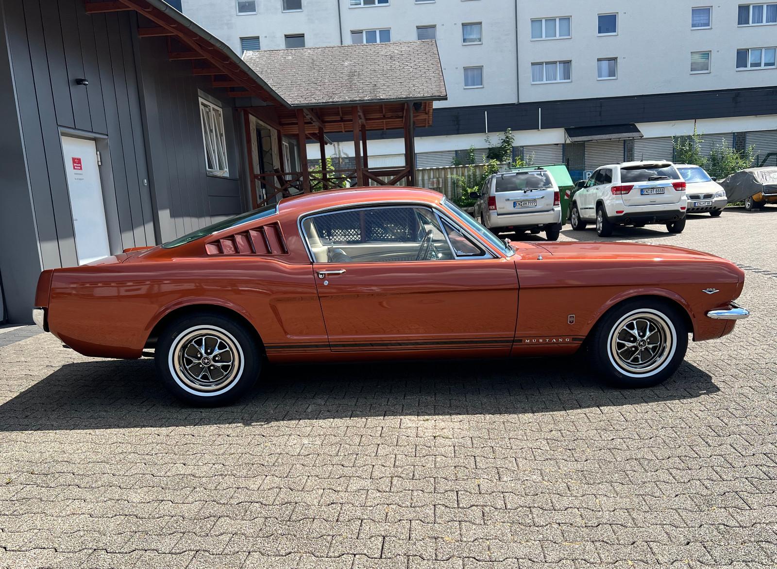 Ford Mustang Fastback GT, Pony, Voll-Ausstattung