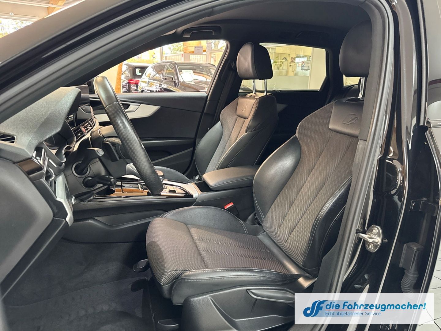 Fahrzeugabbildung Audi A4 Avant 35 TFSI S line Navi Leder LED ACC El. H