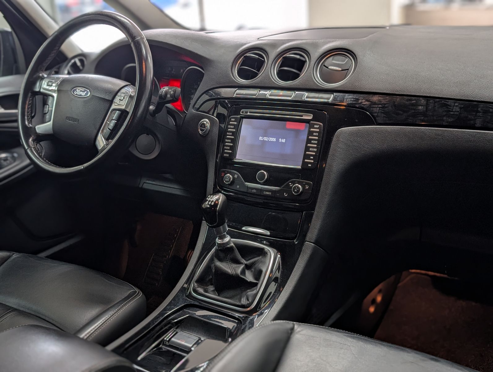 Fahrzeugabbildung Ford Galaxy Ghia 7-SITZ AHK PDC LEDER EURO5 KLIMA