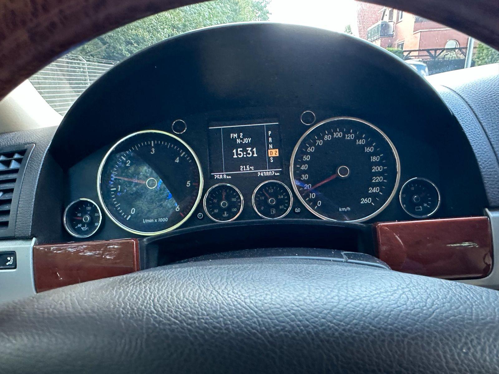 Volkswagen Touareg 2005 — photo 11