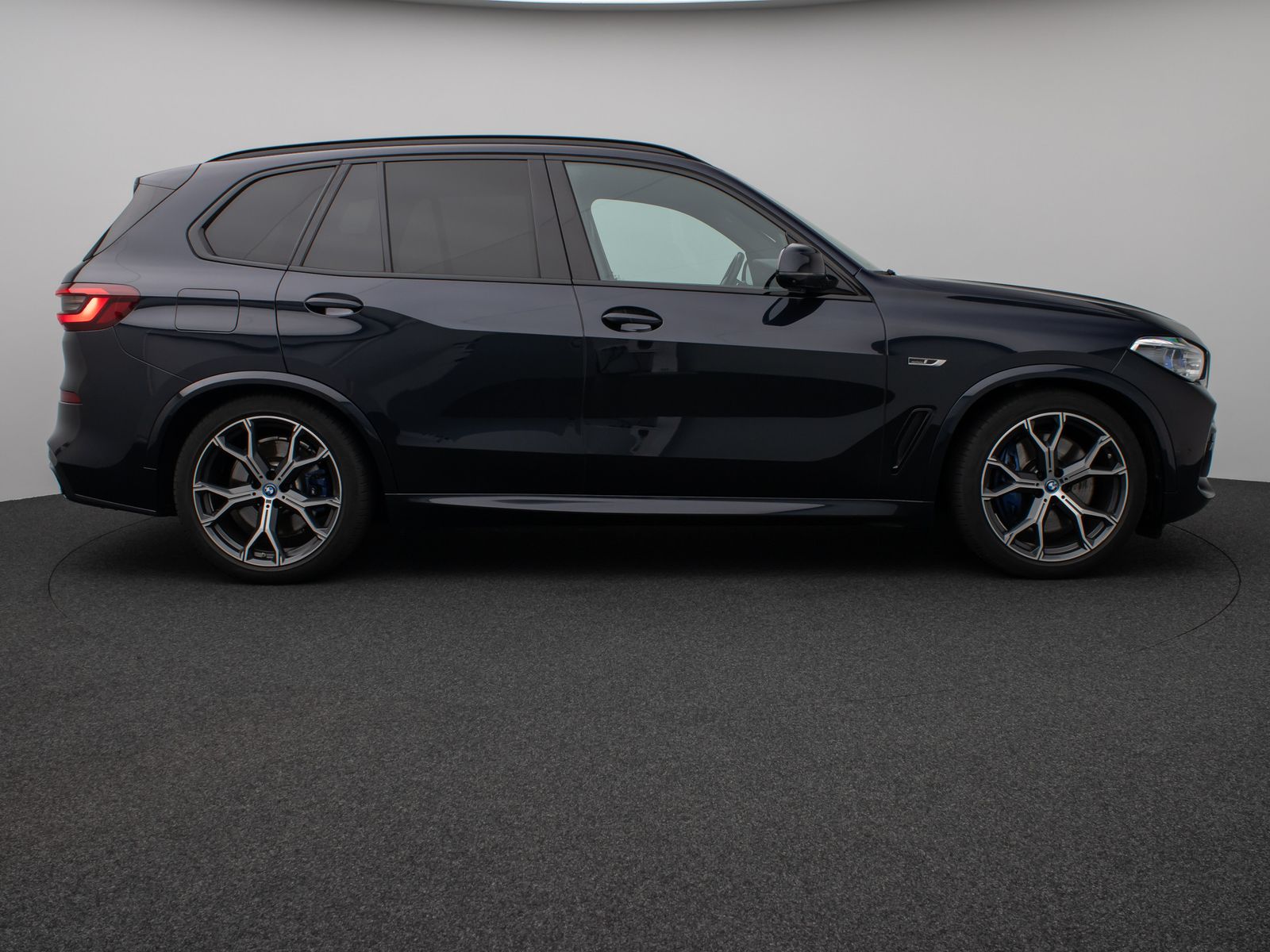 Fahrzeugabbildung BMW X5 xD45e M Sport 360°HUD DAB H/K Individual 21Zl