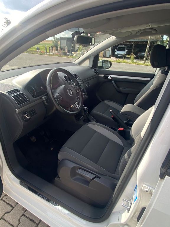 VW Touran 1.6 TDI Life BMT, Bild 10