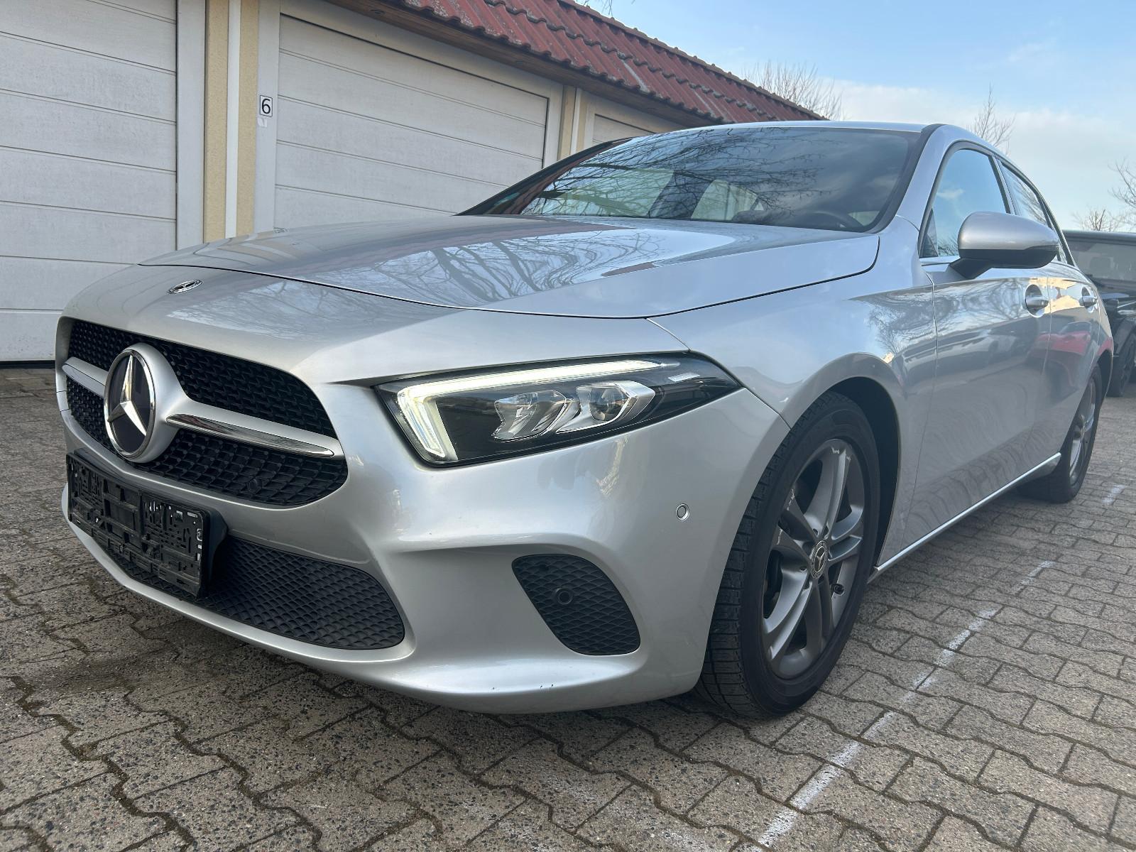 Mercedes-Benz A 180d LED NAVI TEILLEDER KAMERA