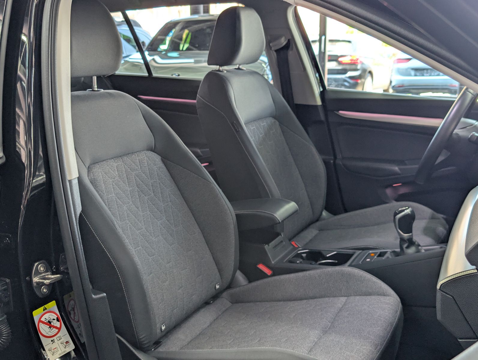 Fahrzeugabbildung Volkswagen Golf Move 1.5 TSI ACC LED SHZ VIRT AMBI APP BHL
