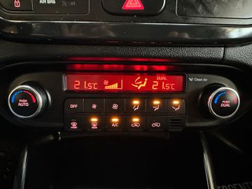 Kia Carens UEFA Euro 2016 *2. Hand*Klima*Kamera*Navi