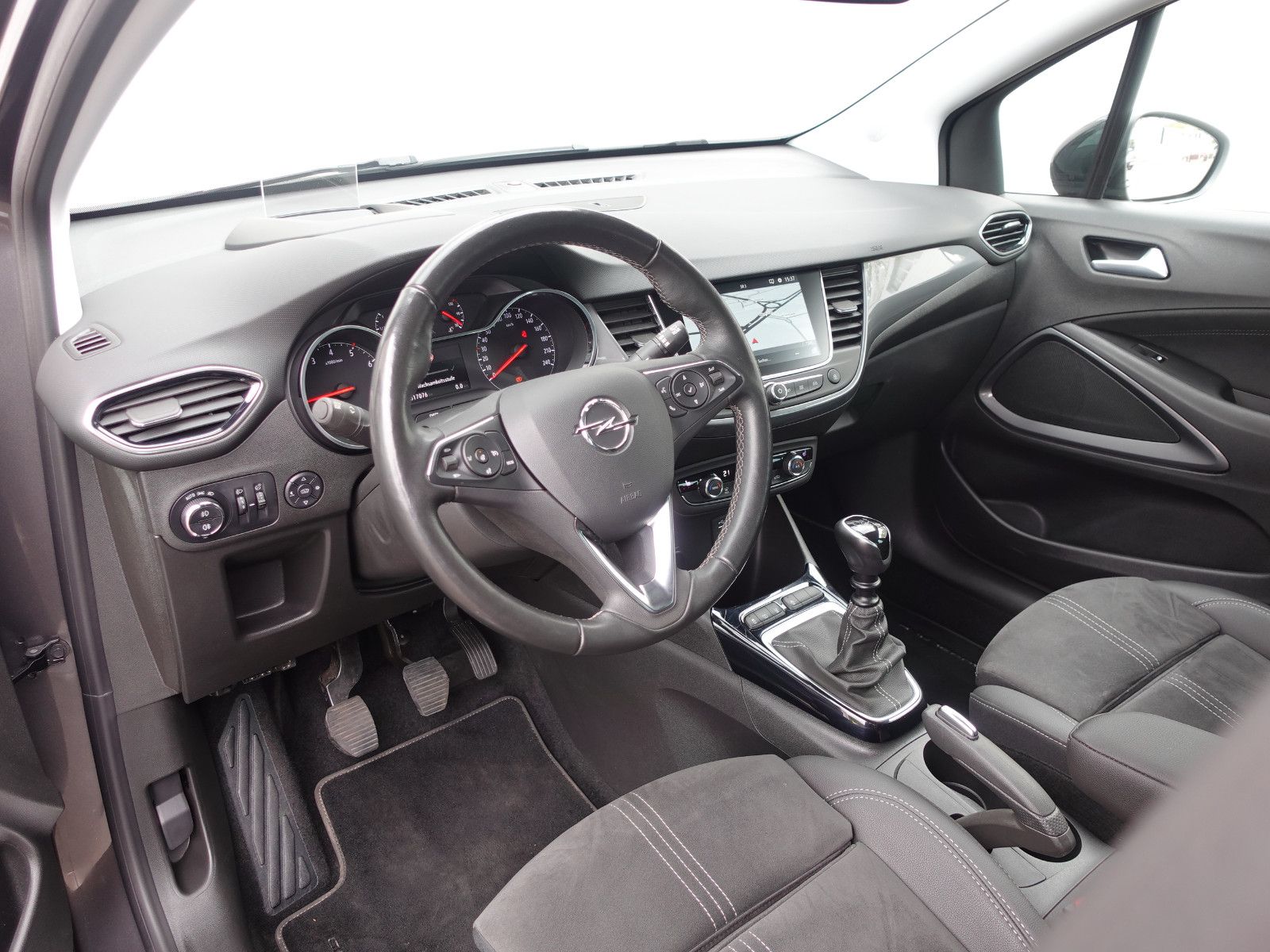 Fahrzeugabbildung Opel Crossland 1.2 Ultimate Sitzh.,Navi,Kamera,PDC