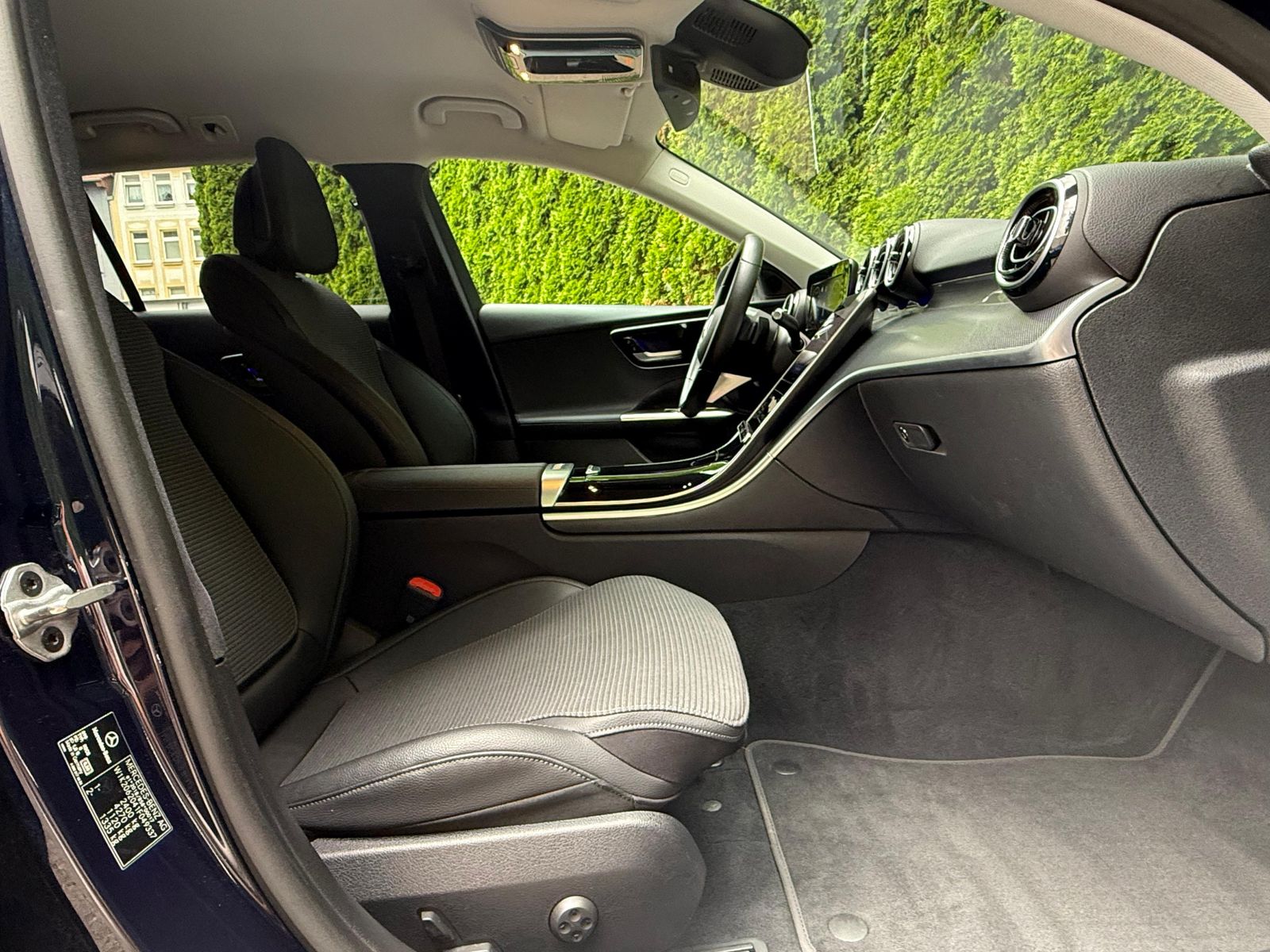 Fahrzeugabbildung Mercedes-Benz C 220 d T 9G Avantgarde LED+T-LEDER+KAM+MBUX+SHZ