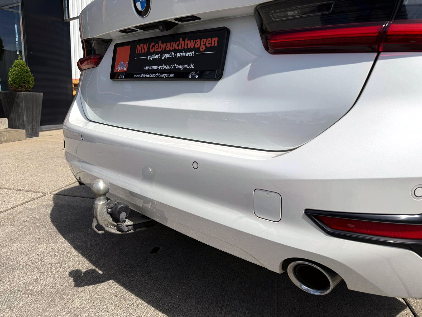 Fahrzeugabbildung BMW 320d Touring Steptr. Advantage LED ACC AHK KAM