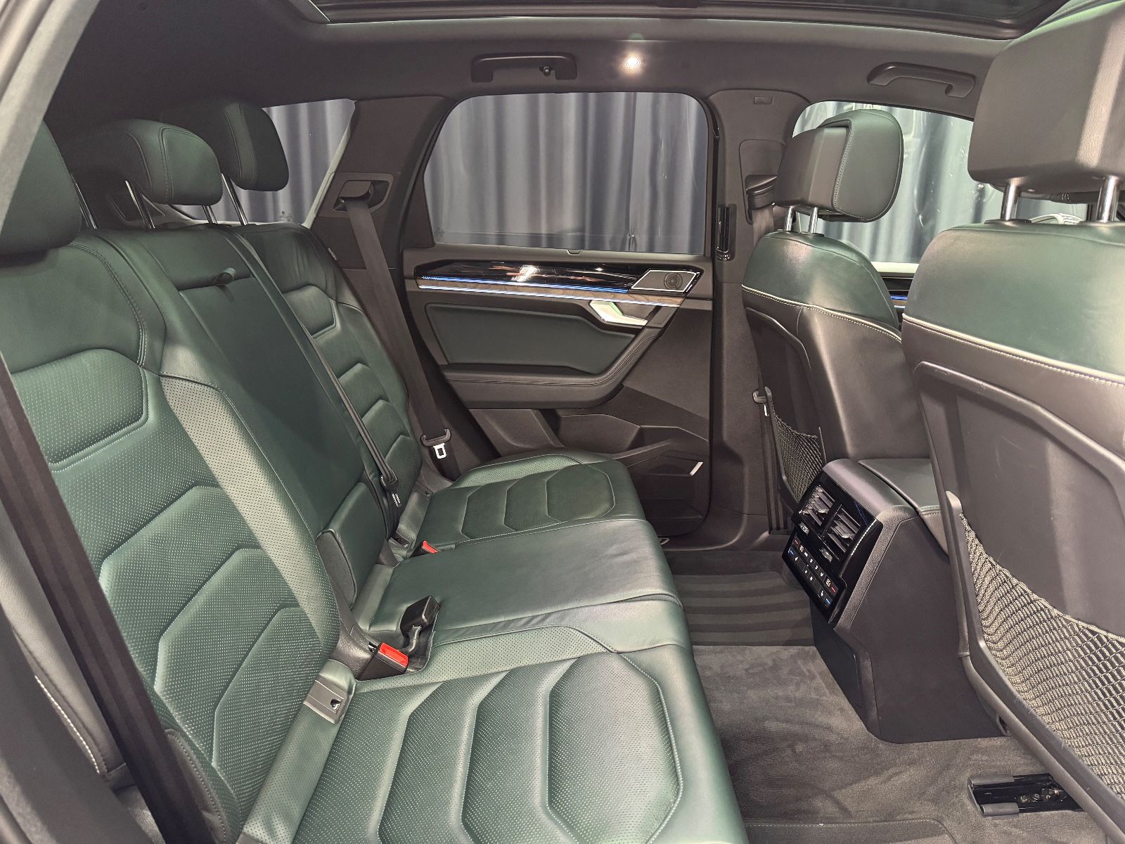 Fahrzeugabbildung Volkswagen Touareg 4.0 TDI V8 Atmosphere 4Motion|R-LINE|AHK