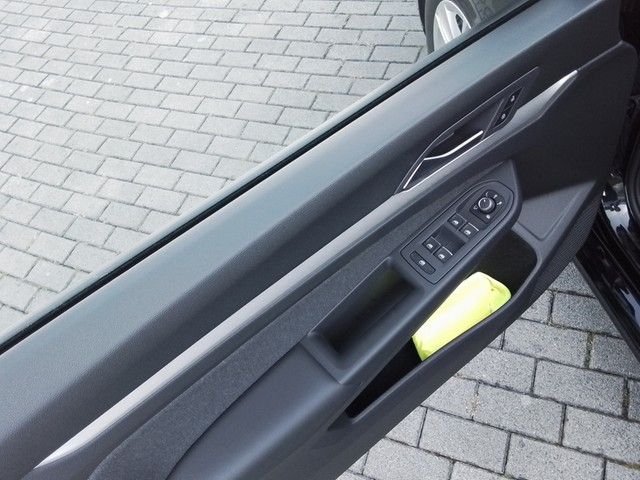 Fahrzeugabbildung Volkswagen Golf VIII Variant 2.0 TDI Life Navi LED ACC PDC