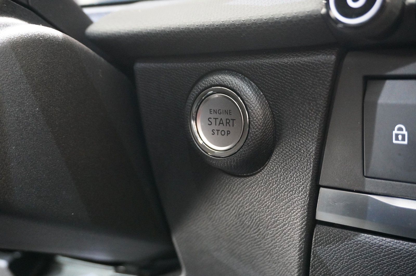 Fahrzeugabbildung Opel Astra ST 1.2T ULTIMATE NAVI/LED/PANO./SPORT/DAB+