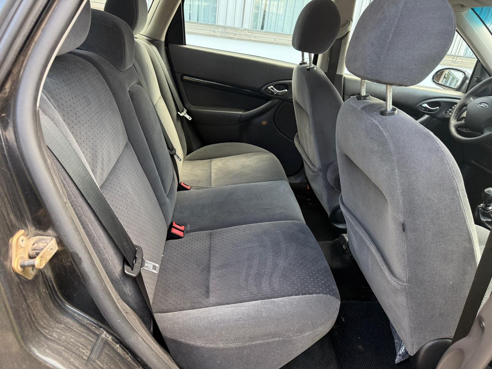 Ford Focus 2004 — photo 17