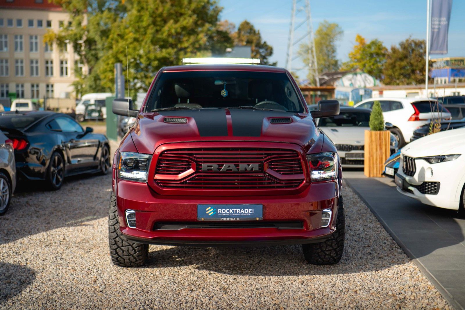 Fahrzeugabbildung Dodge RAM 5.7 V8 HEMI 4x4 OFFROAD Night-Paket LONG 19%