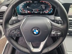 Fahrzeugabbildung BMW 320e Touring Navi LED SiHz PDC ACC AHK DAB