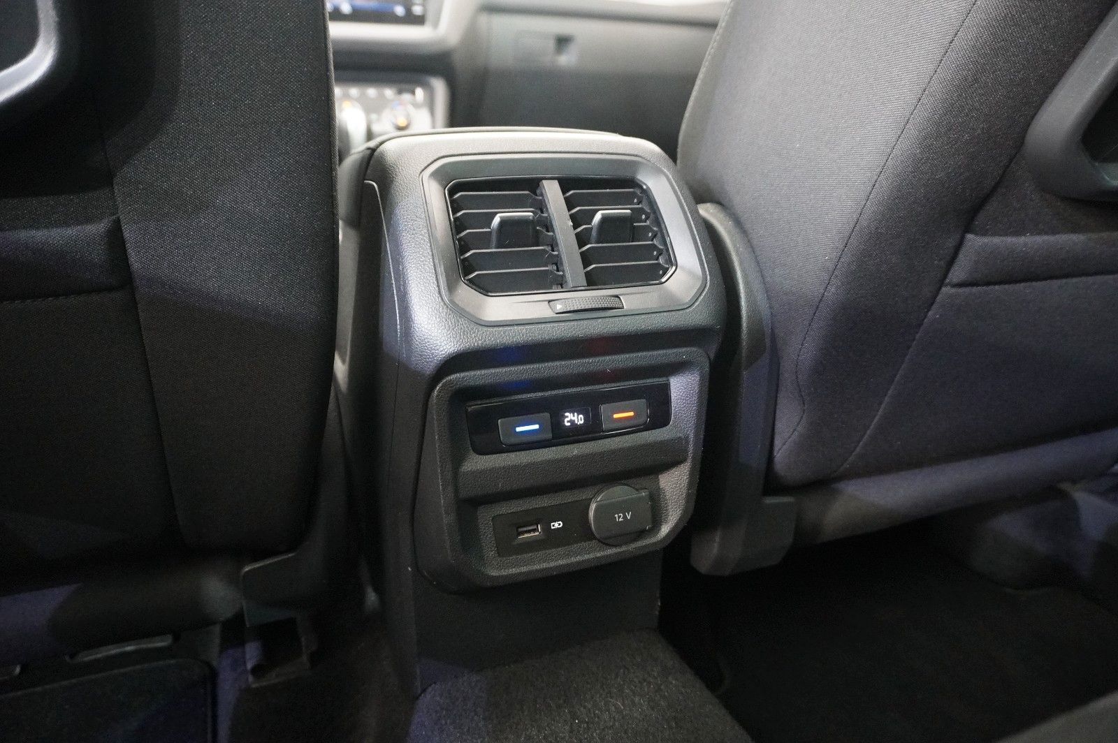 Fahrzeugabbildung Volkswagen Tiguan 2.0 TSI 4MOTION R-LINE NAVI/KAMERA/SH/AHK