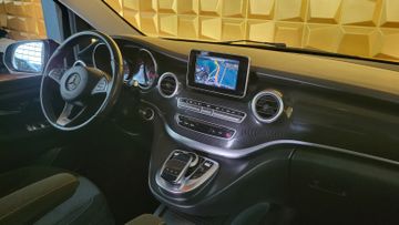 Mercedes V 220 - 10