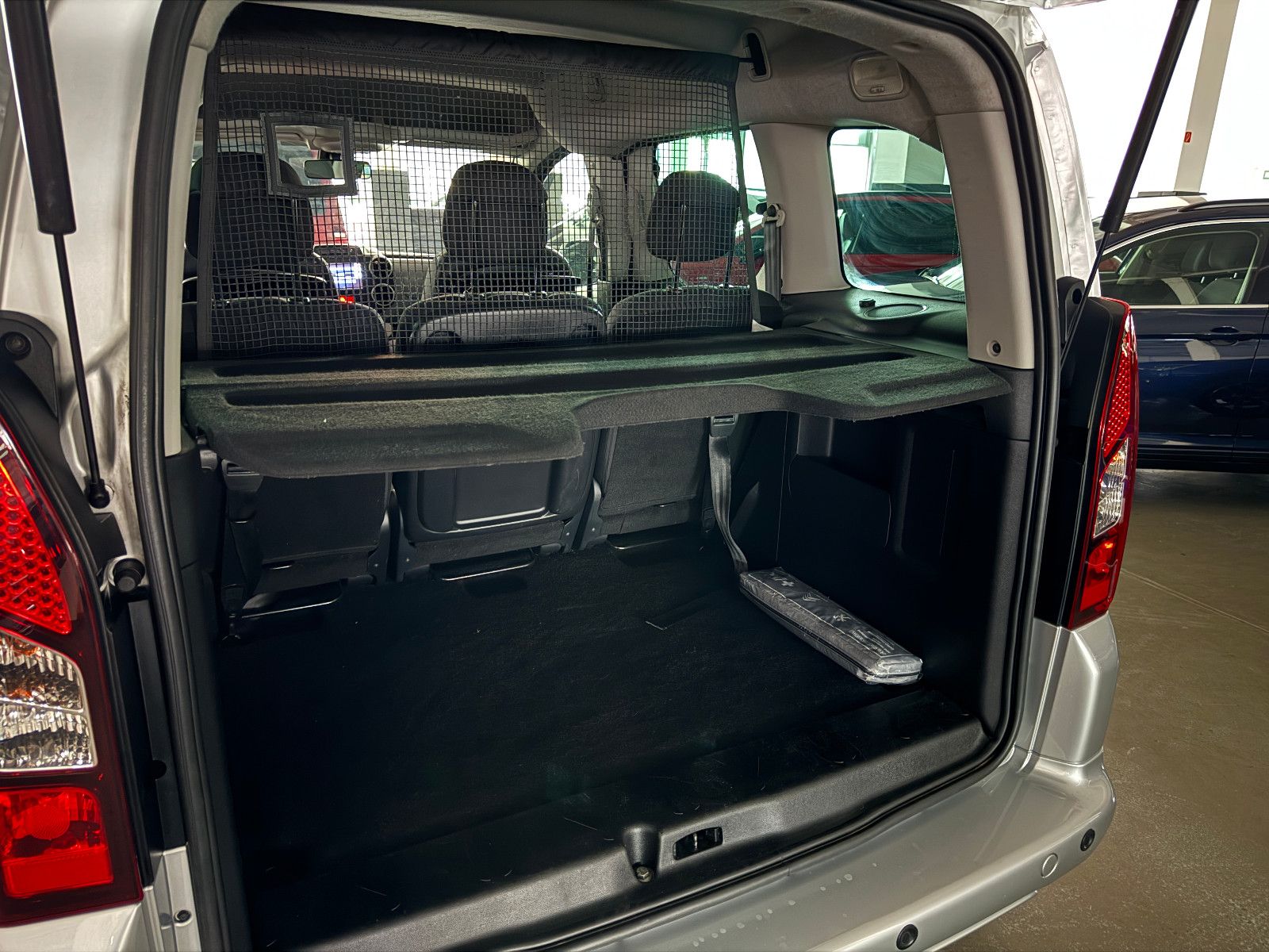 Fahrzeugabbildung Peugeot Partner Tepee 1.6 HDI ALLURE PDC SHZ KLIMA 2HAND