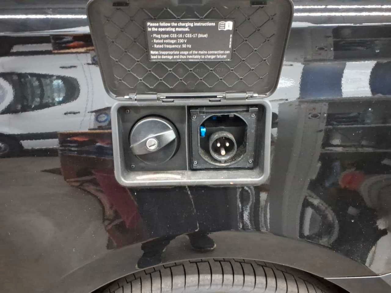 Fahrzeugabbildung Mercedes-Benz V 300 d MARCO POLO AMG Markise AHK2,5to AIRMATIC