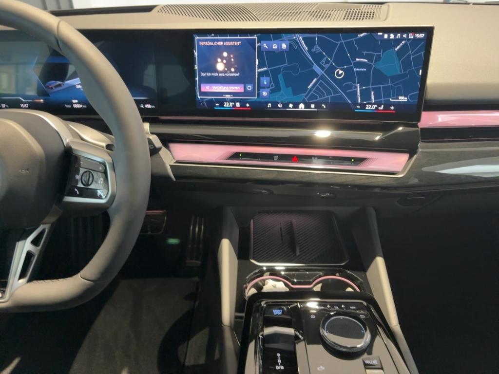 BMW i5 eDrive40 Sportpaket HUD AHK-klappbar AHK Navi