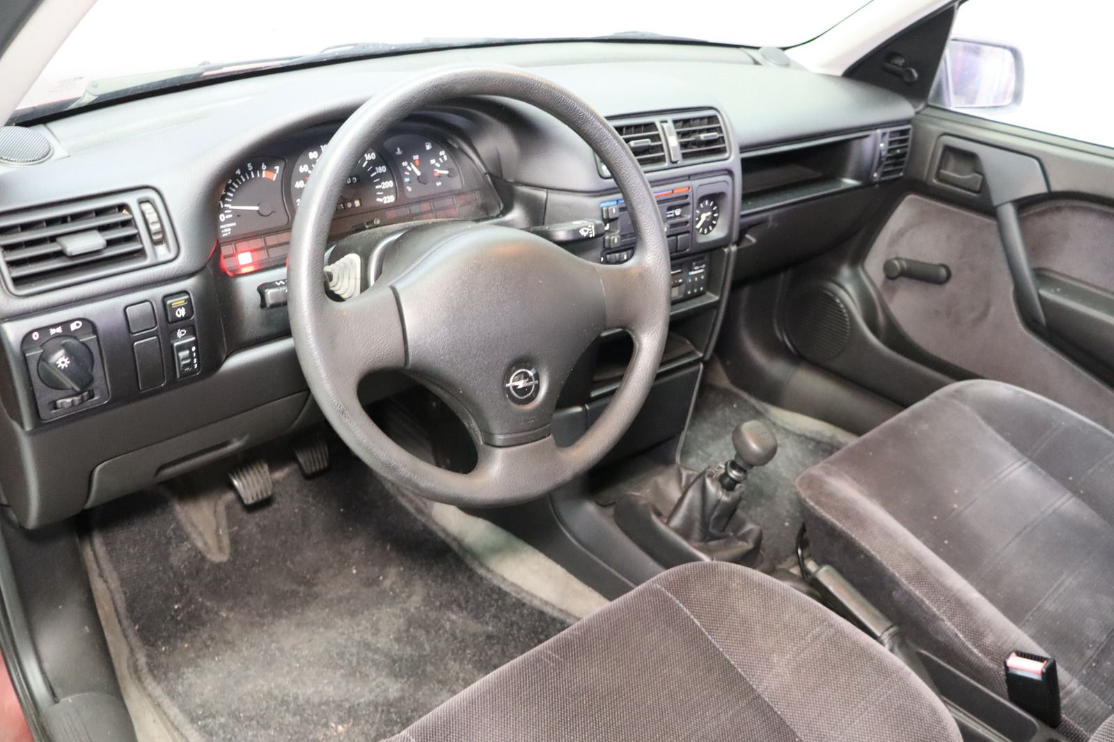 Fahrzeugabbildung Opel Vectra 1.6 * wenig km * Oldtimer * Schiebedach