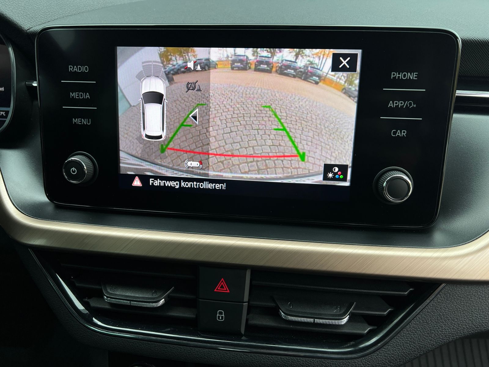 Fahrzeugabbildung SKODA Kamiq Style 1.5 TSI DSG *AHK, LED, ACC, 17"-LM*