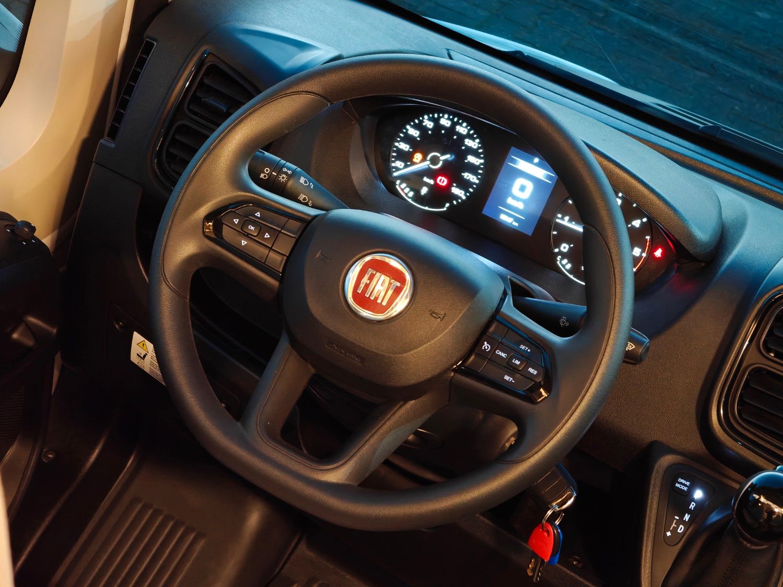 Fahrzeugabbildung Carado T-135 - SAT, TV, 2x Batterie, Solar, Automatik!