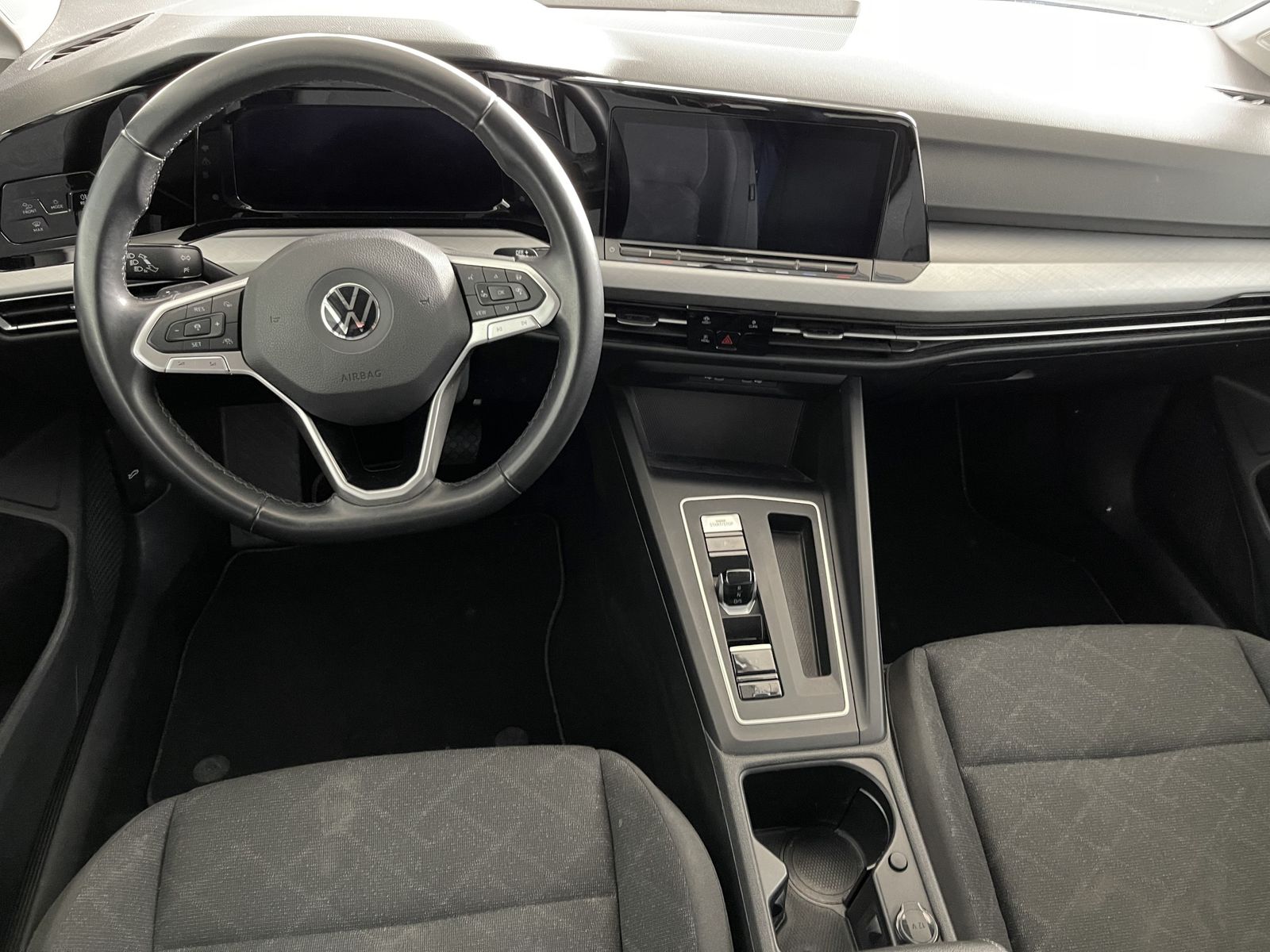 Fahrzeugabbildung Volkswagen Golf Life 2.0 TDI*LED-Plus*AHK*Cam*STHZ*