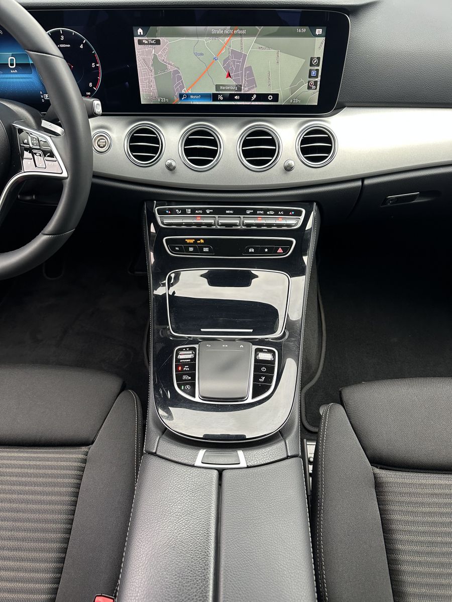 Fahrzeugabbildung Mercedes-Benz E 200d T Avantgarde NAV+LED+AHK+KAM+WIDE+CARPLAY